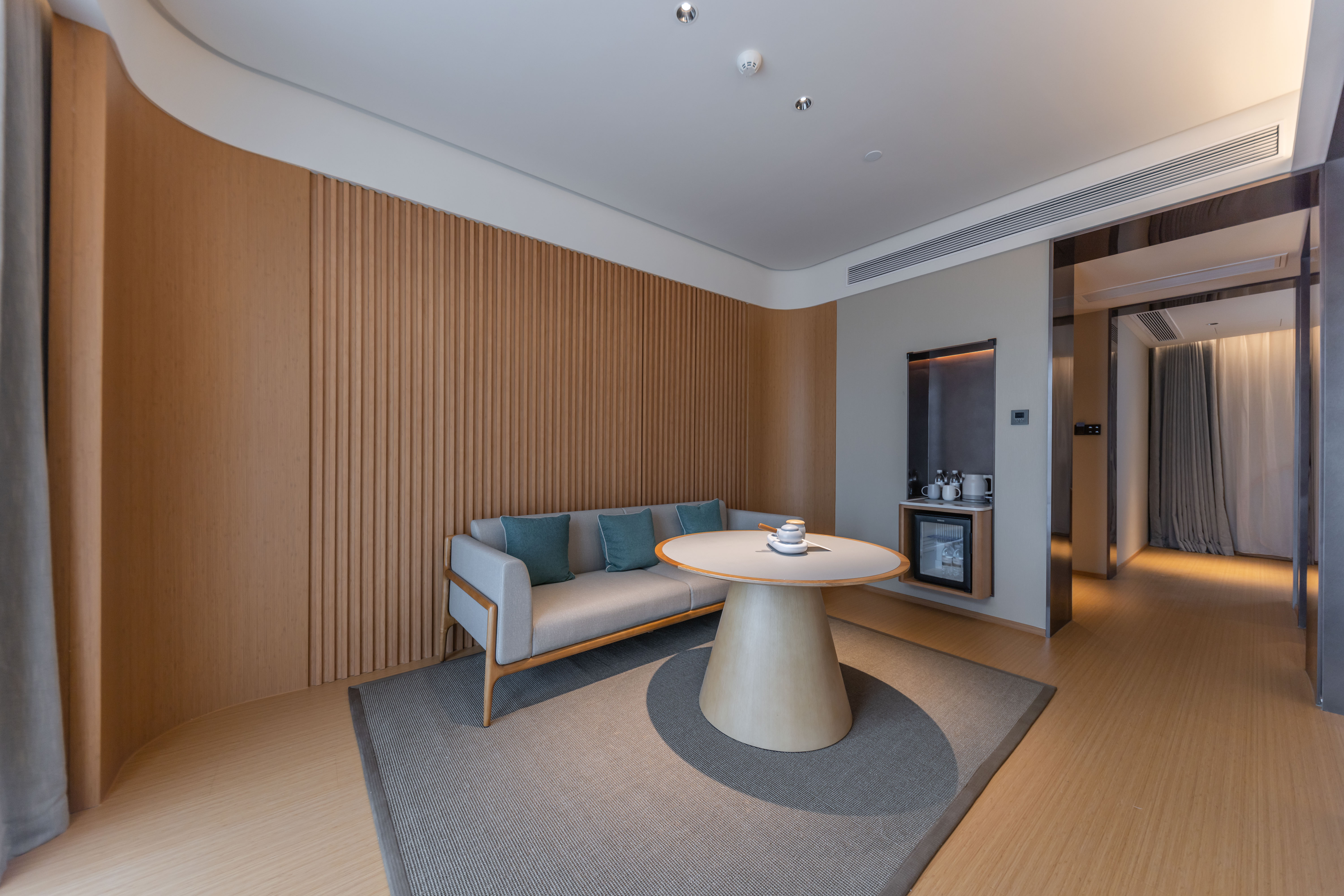 套房【超大露台+投屏电视+迷你冰箱+休闲茶具+2室1厅】