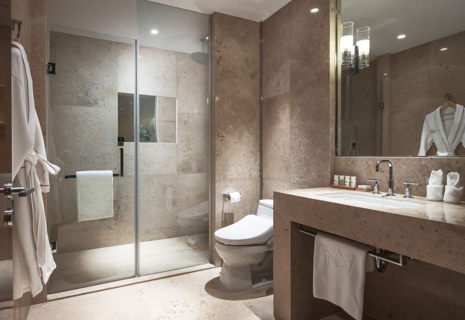 Grand Kingtown Hotel WuxiHot Air Balloon Theme Hypoallergenic Suite (Acca Kappa Bath Products) With Smart Toilet