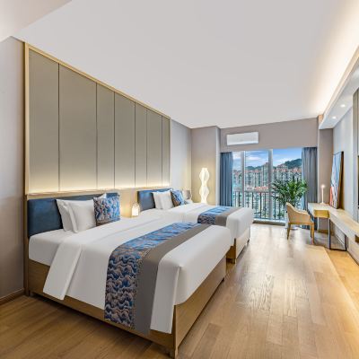 輕奢雙床房（辦公桌+55寸投屏電視+席夢思乳膠床墊） 億鉑飯店（珠海拱北口岸富華里店）優惠