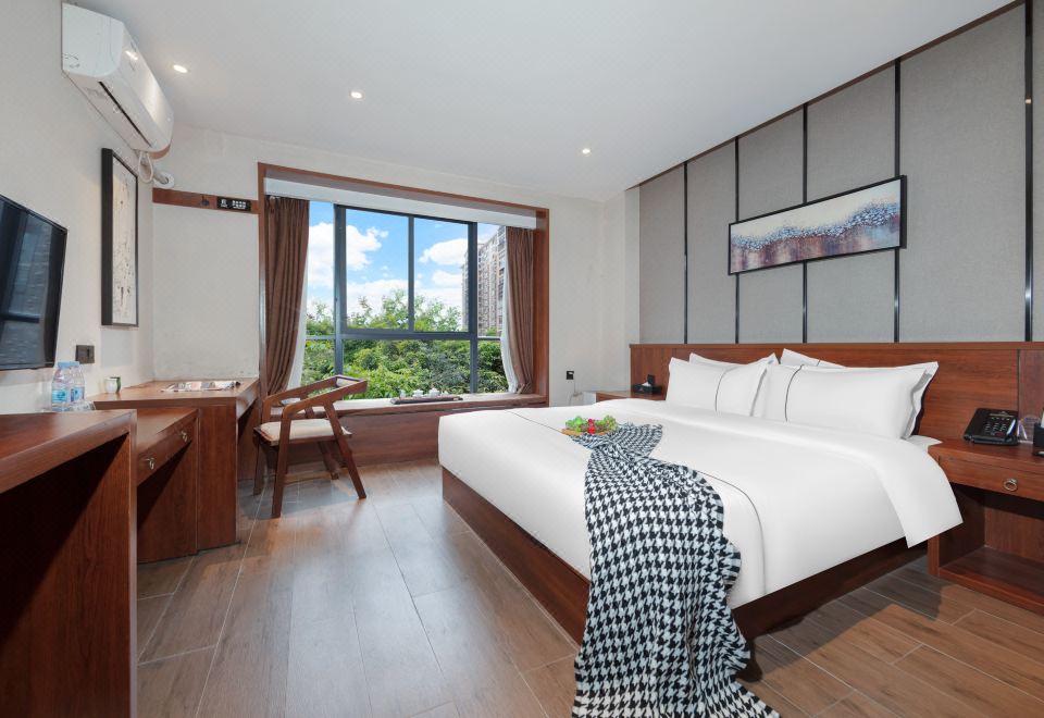 Zero Pressure City-View Double Bed Room