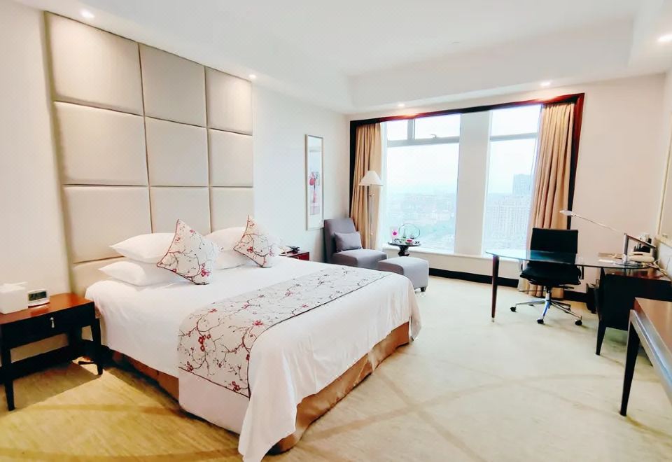Yaojiang New Century Grand HotelFeatured Deluxe Room - City-View (Double Bed)