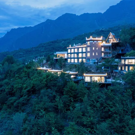 Light and forest PeeKaboo Cliff Private Soup Hotel