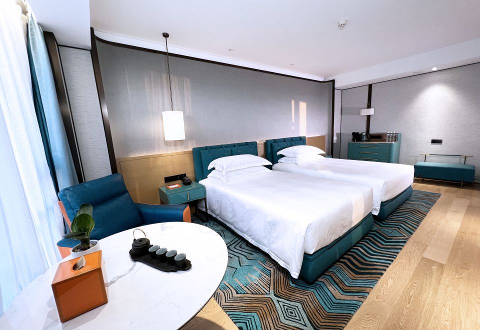Elegant 2-bed Room