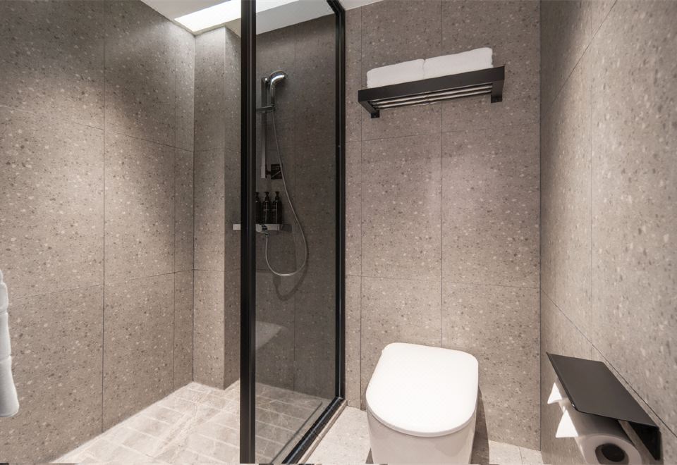 標準大床房〔智能客控+智能投屏+零壓床墊〕