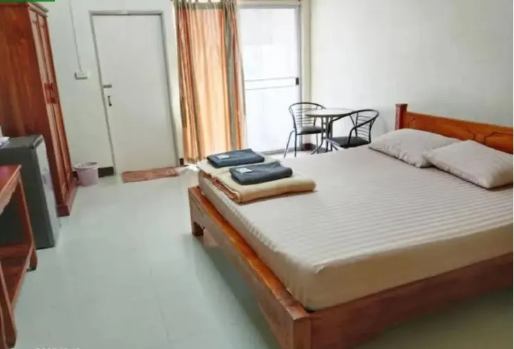 ห้องดีลักซ์ เตียงใหญ่ 1 เตียง
