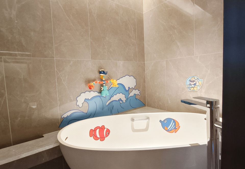 The Meixi Lake, Changsha Marriott Executive ApartmentsPig Hero Themed Room (Twin Beds)