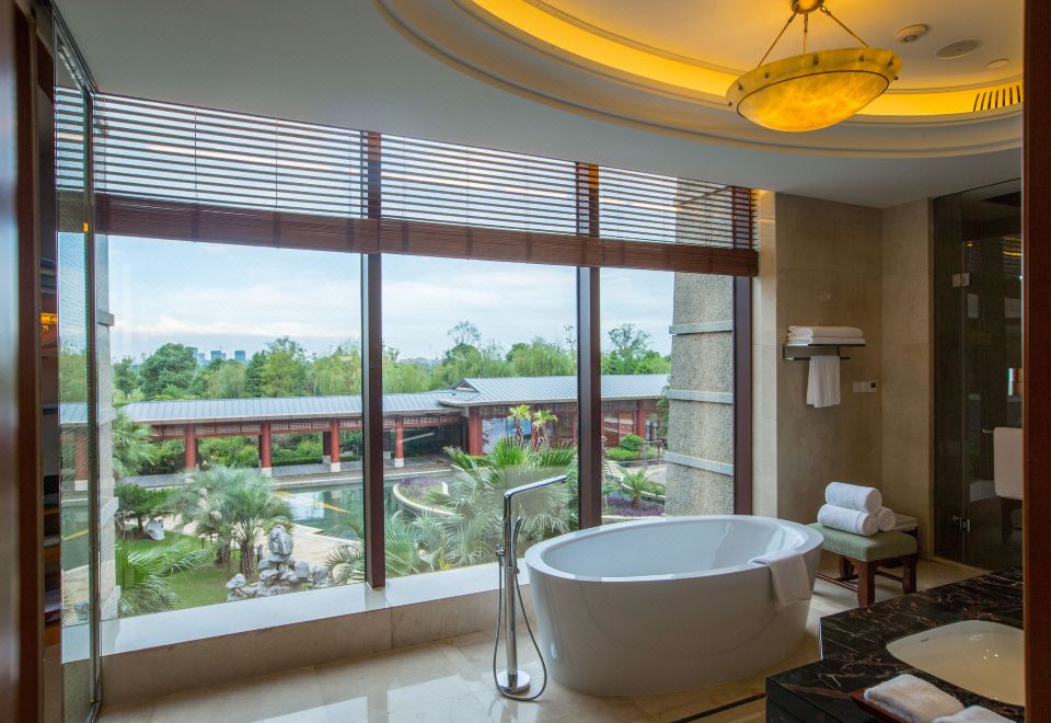 湖景露臺溫泉家庭套房