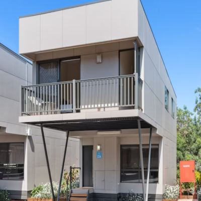 Deluxe 3 Bedroom Apartment - Sleeps 8