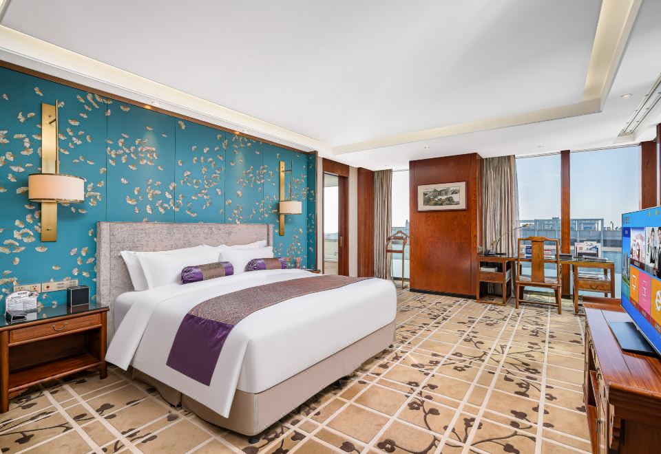 雍貴套房（大空間+特大床+紅木傢俱+會客區）