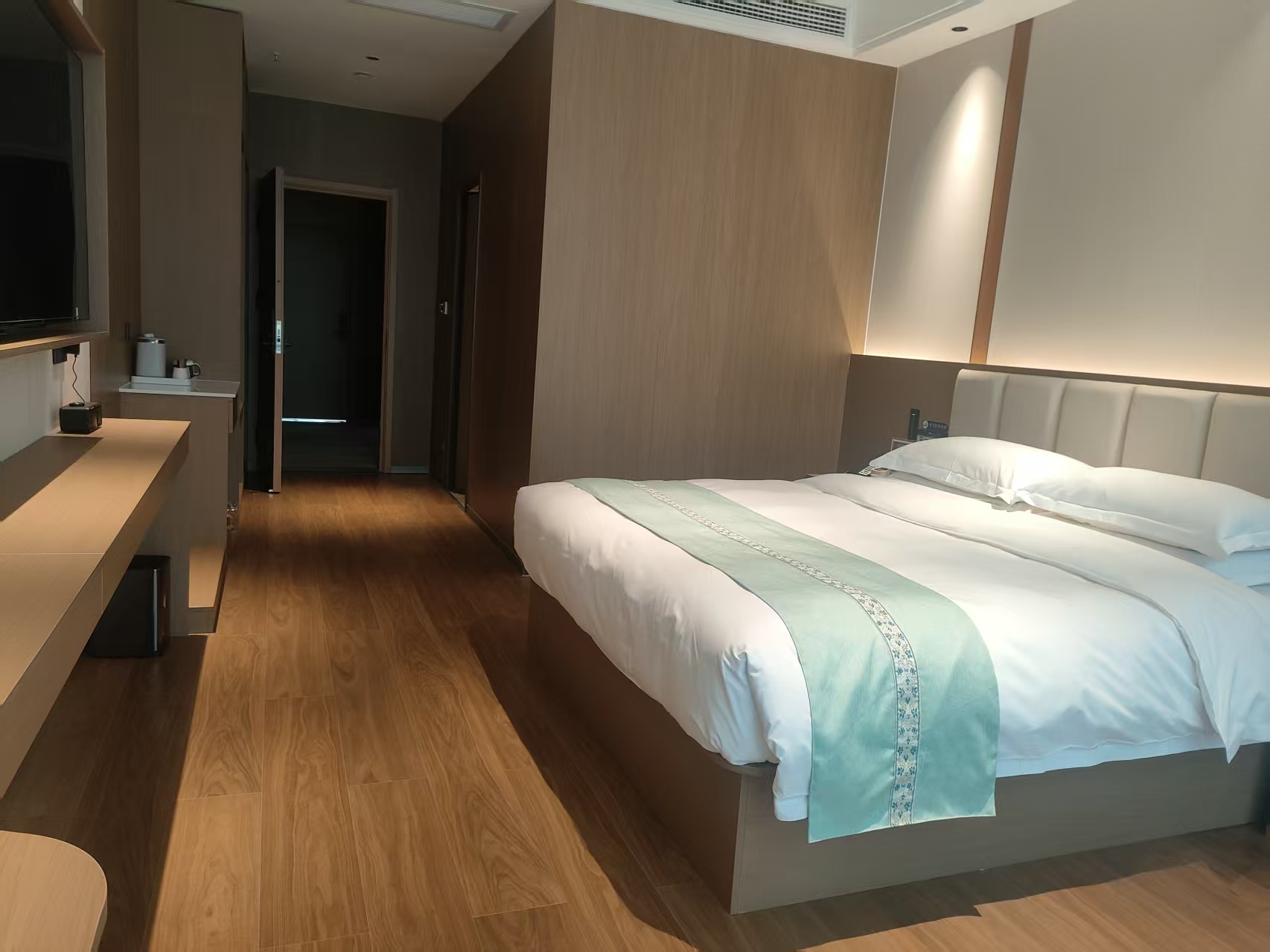 心悦丨城景大床房丨华楼林立丨商务办公丨阳光满屋