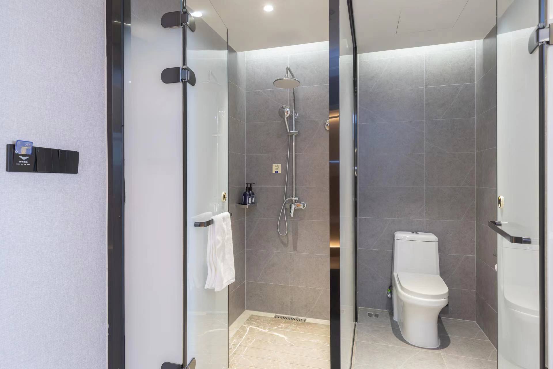 高级双床房（可投屏55寸电视+喜临门床垫+自助洗衣）