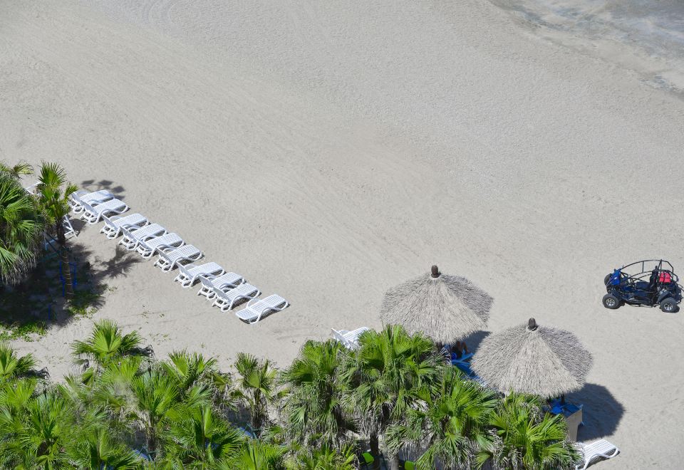 Twin Moon Bay Xianghai Hot Spring Holiday HotelDeluxe Queen Room