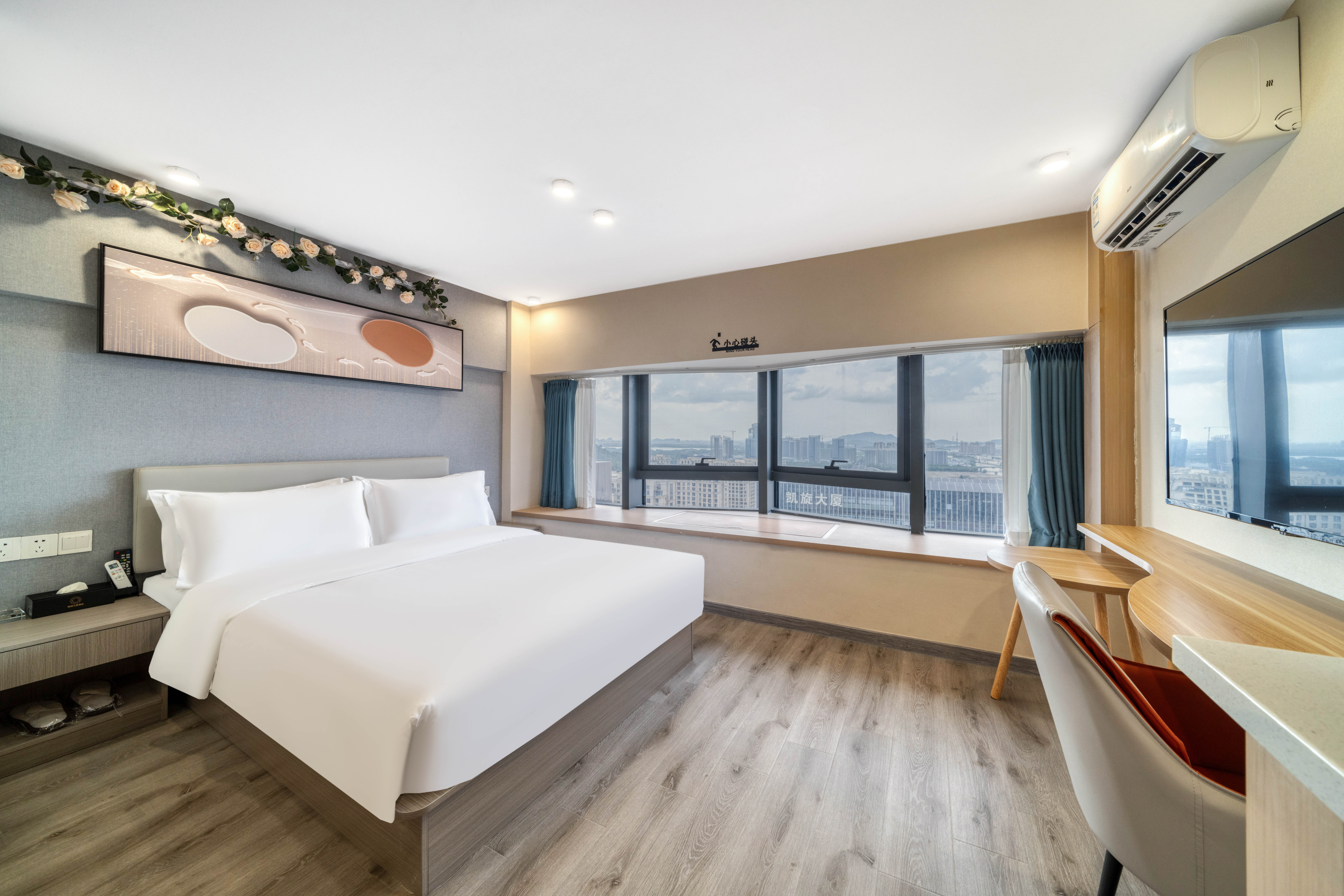 城景飘窗特惠大床房