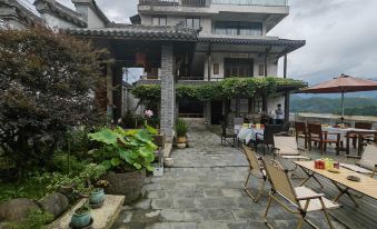 Yin · Longmen Hostel