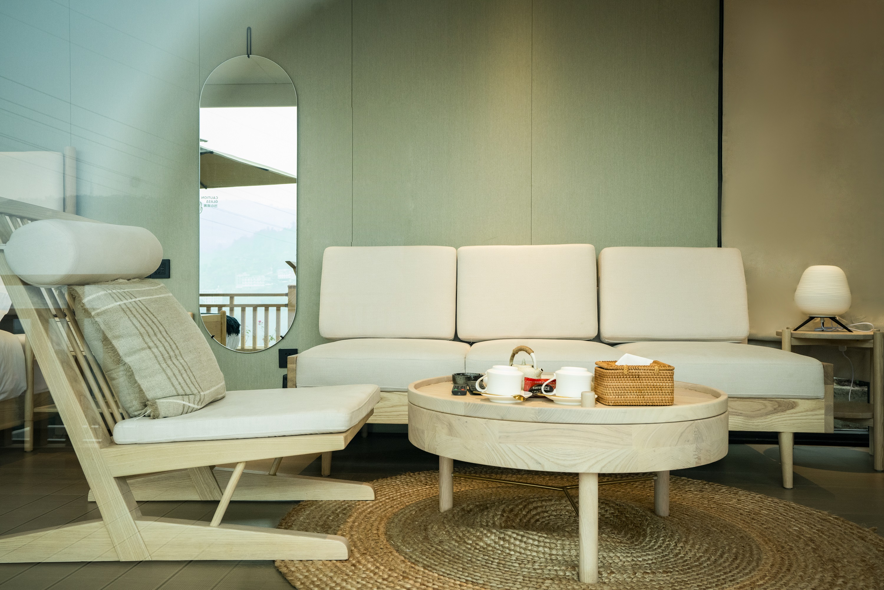 Middle Mountain Hotel江景别墅大床房