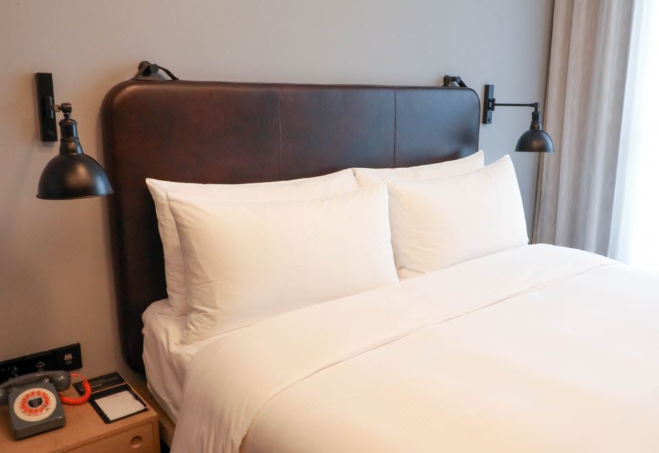 Moxy Shenzhen North StationStandard King Bed Room