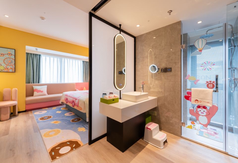 星仔·高级大床房（洗烘一体机+华为智慧屏+大冰箱）