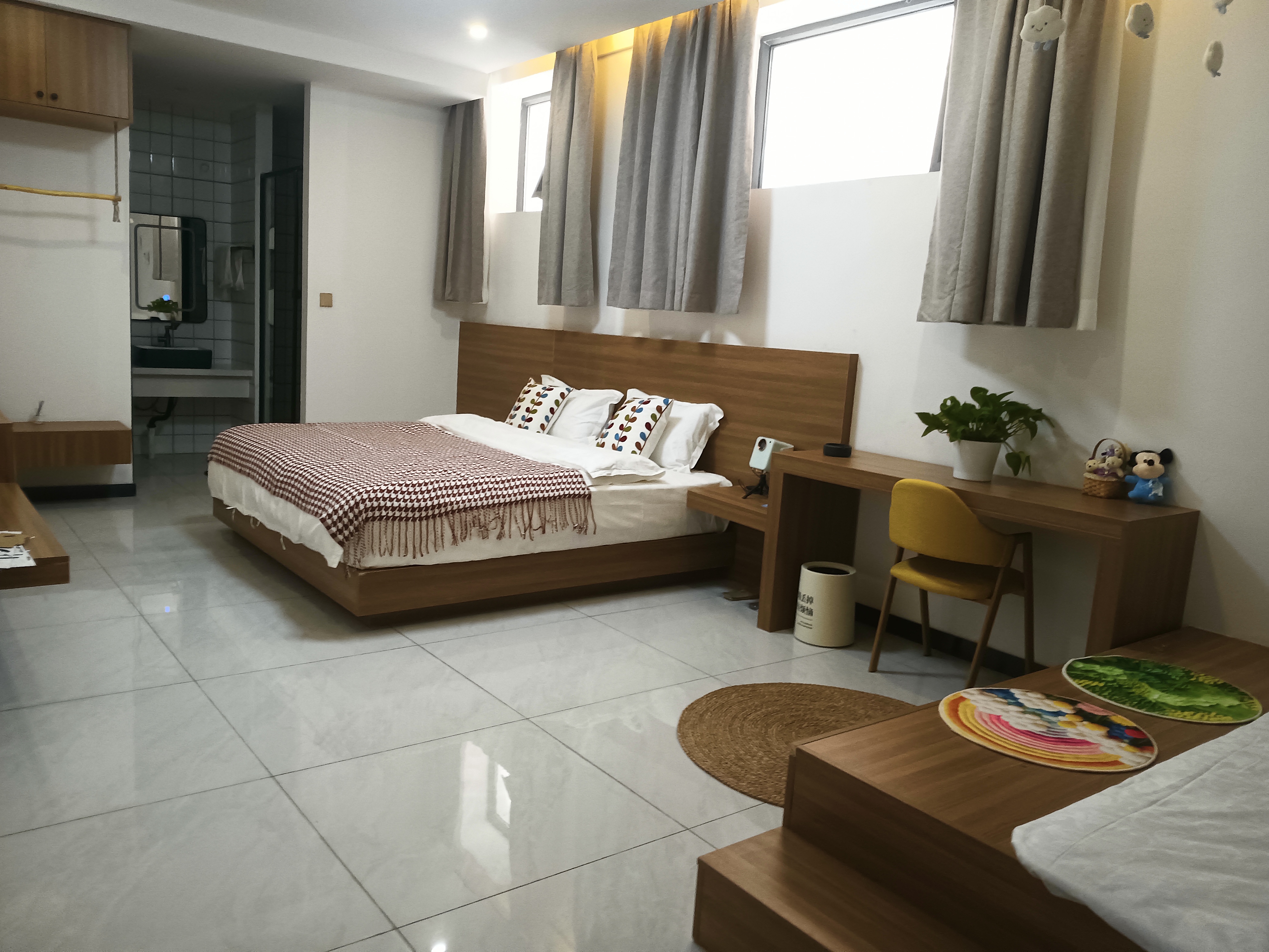 温馨家庭房（独立空调）