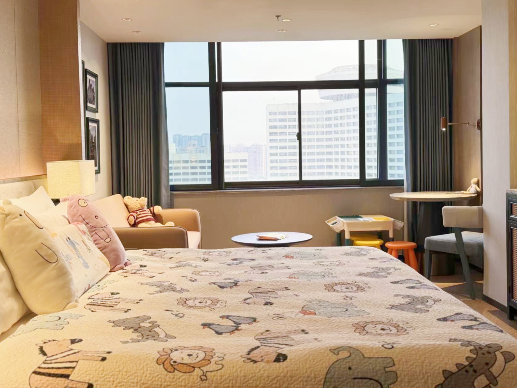 亲子大床房| 带梳化床