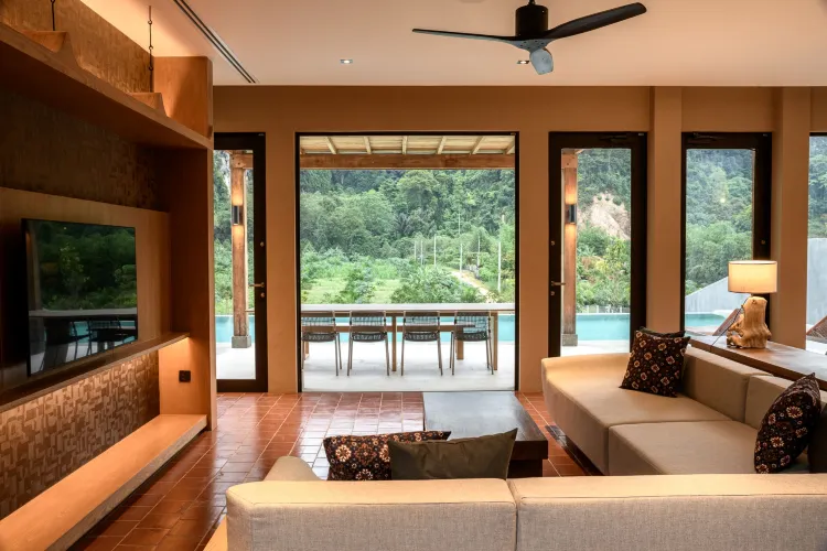 Three Bedroom Deluxe Pool Villa - Cliff View