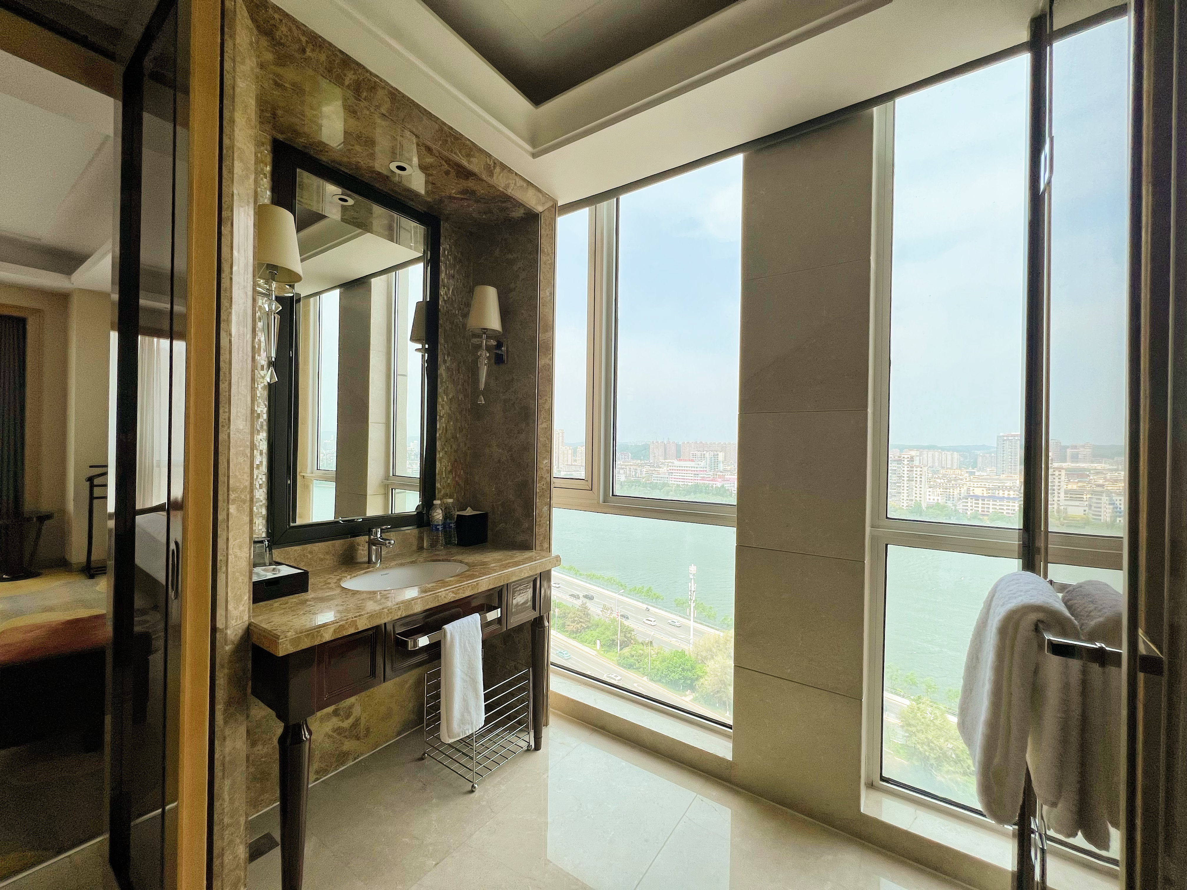 家庭豪华套房（两室一厅+衣帽间+双衞）