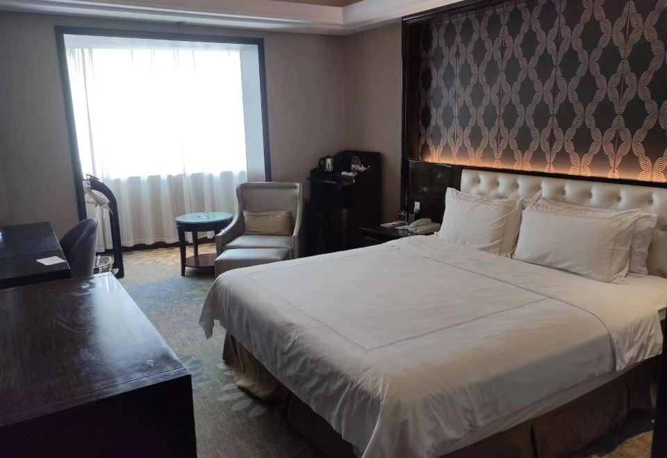 雅致湖景家庭套房