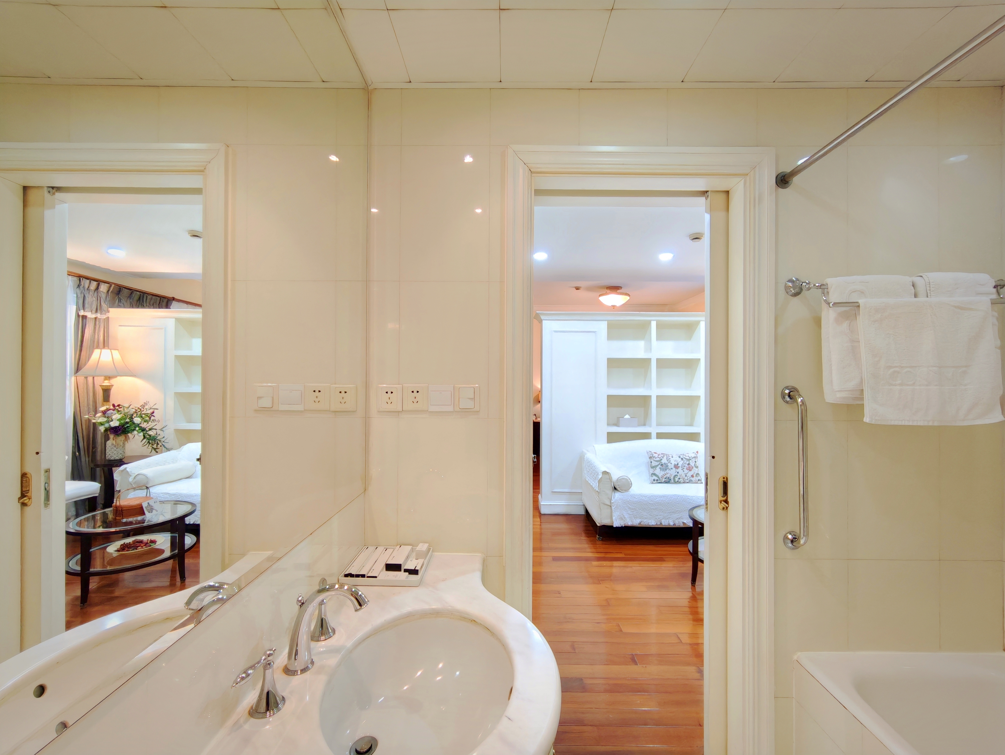 精致大床間| 西門子洗衣機| 燃氣灶廚房