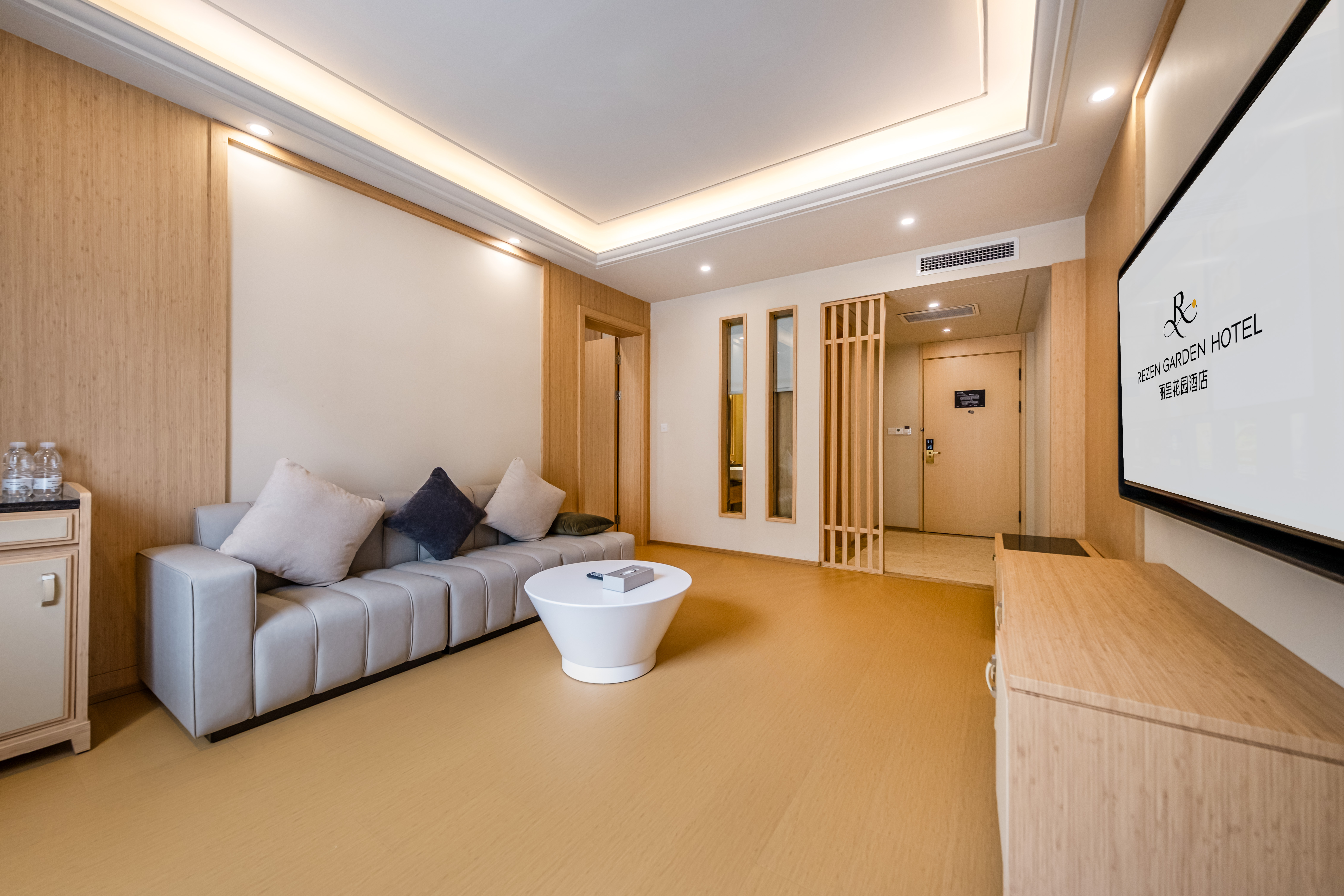 Mountain-View One-Bedroom One-Living Room Suite (Smart Toilet + Private Bathtub)