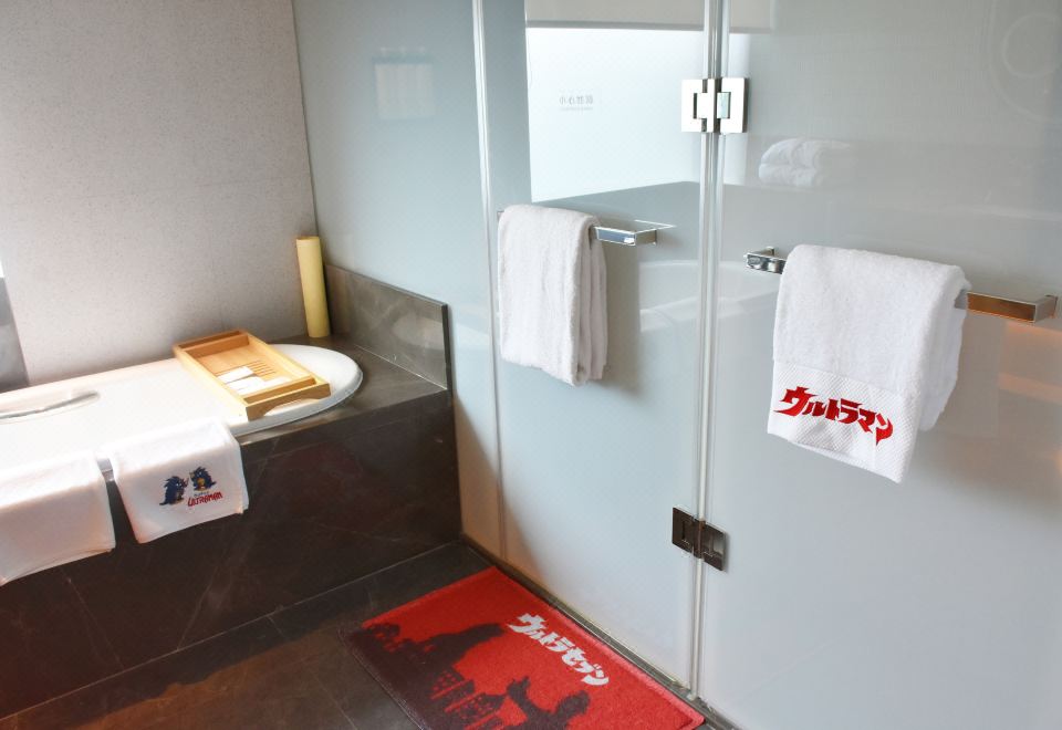 Hyatt Place Huangshan Train StationUltraman Double Bed Family Theme Room