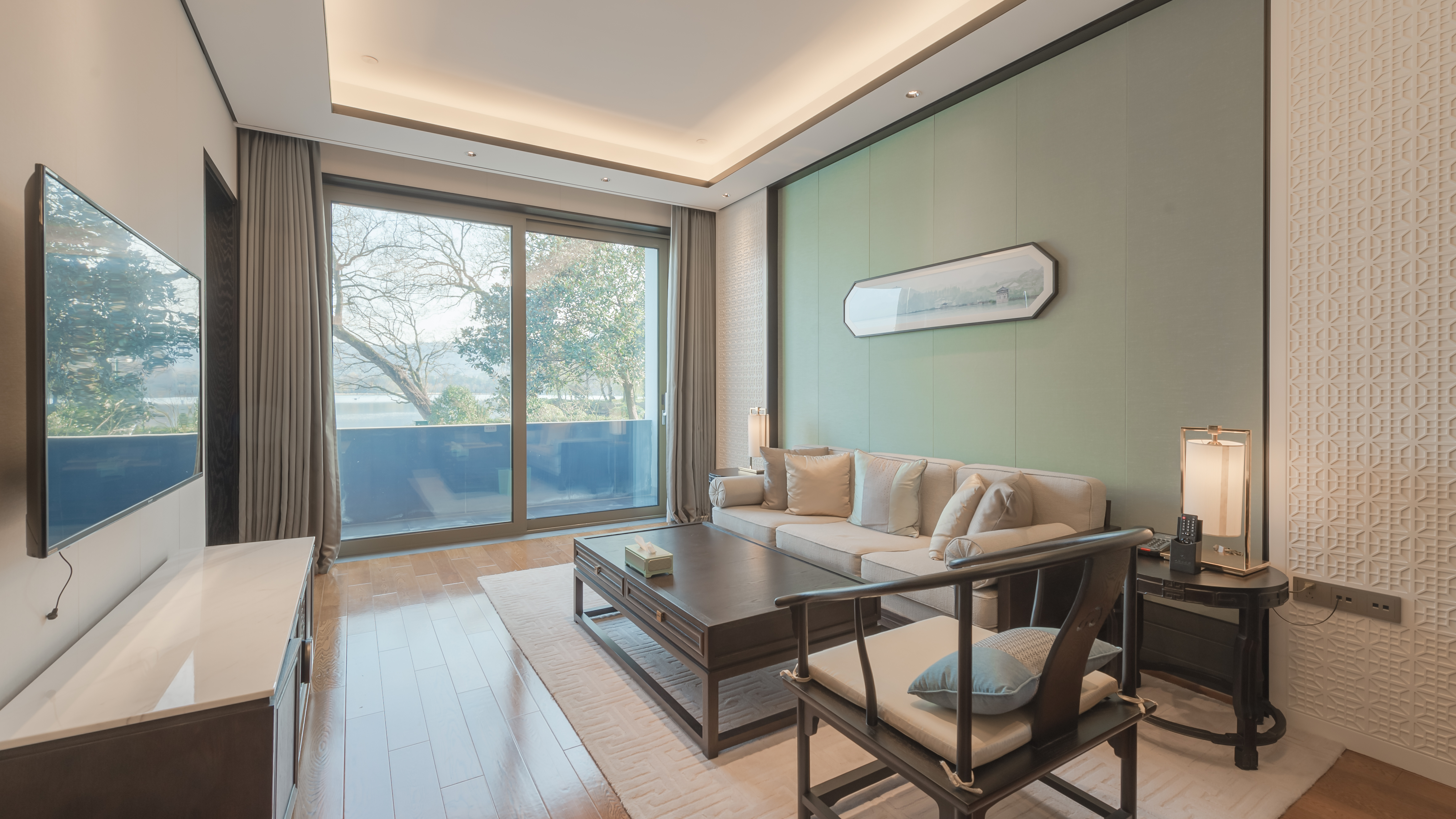 揽湖套房（180度西湖景观）