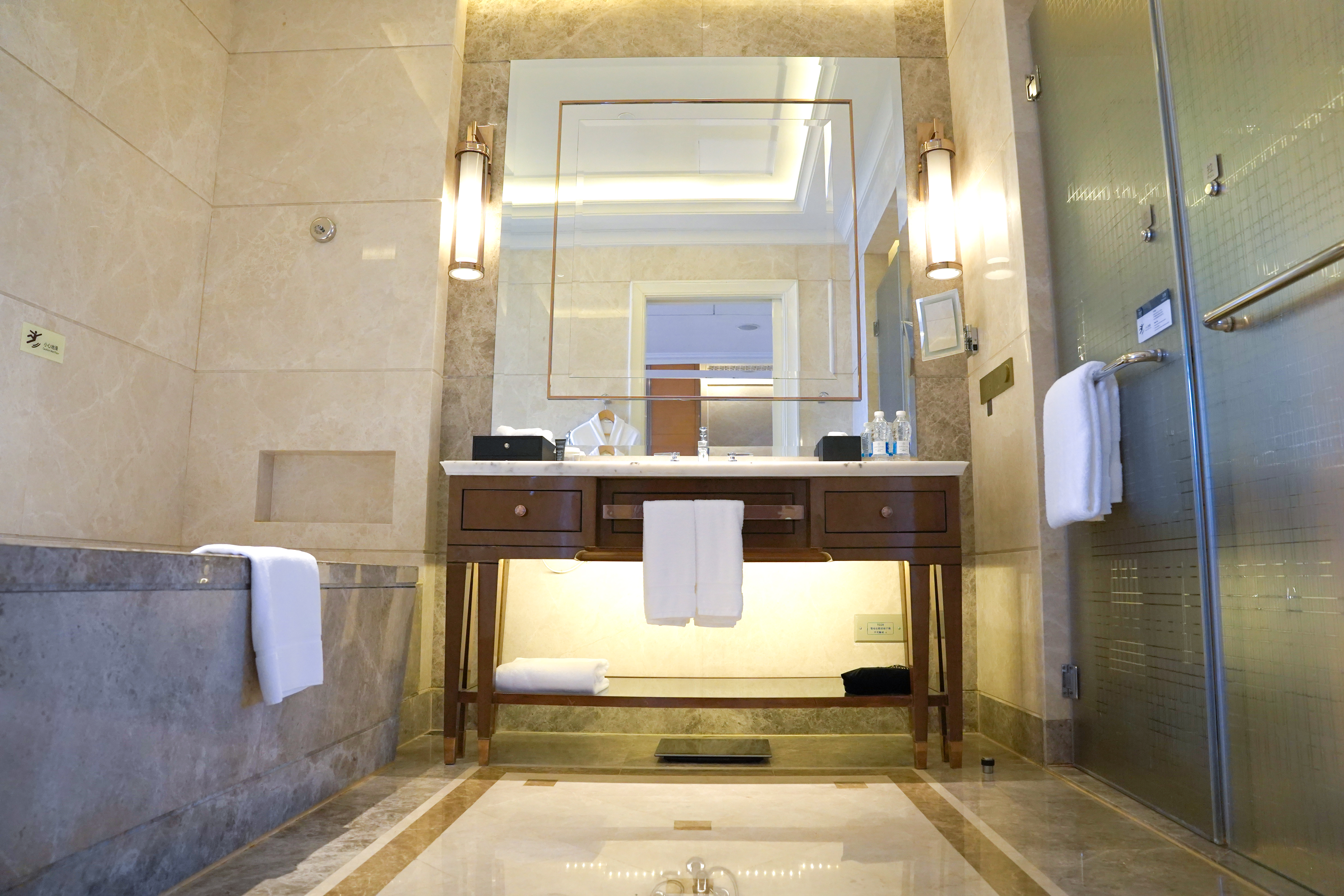 Sheraton Grand Wuhan Hankou HotelMcDonald's Themed Room