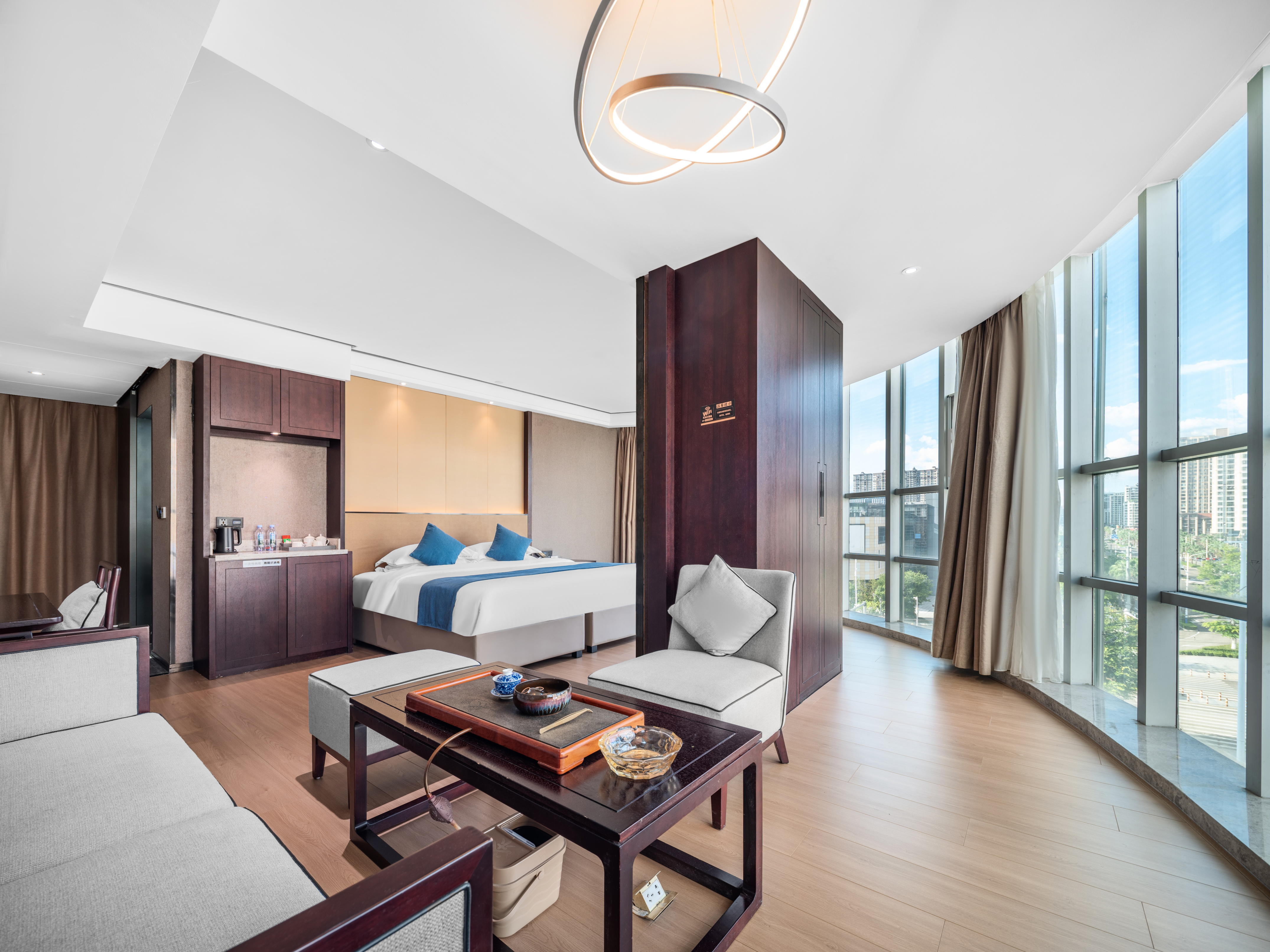 湾景大床房（现代简约沙发+观景+茶几）