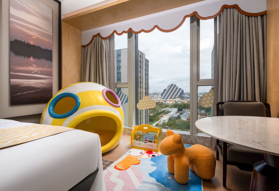 糖果飛屋主題雙床房（俏皮魚嘴丨玩具桌）