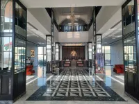 The Plaza Hotel & Resort Hotel a 