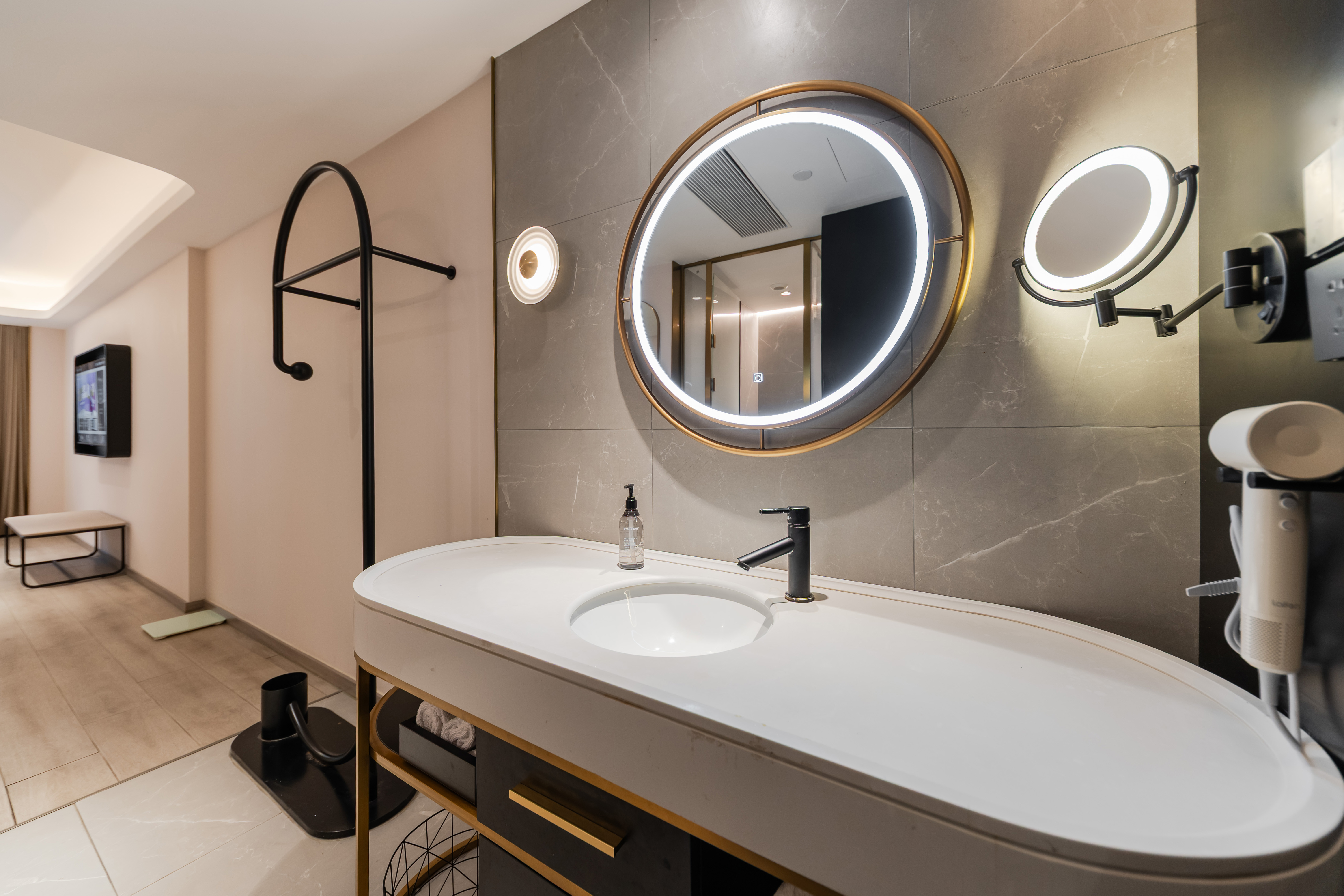 高级双床房（智能投屏+徕芬吹风机）