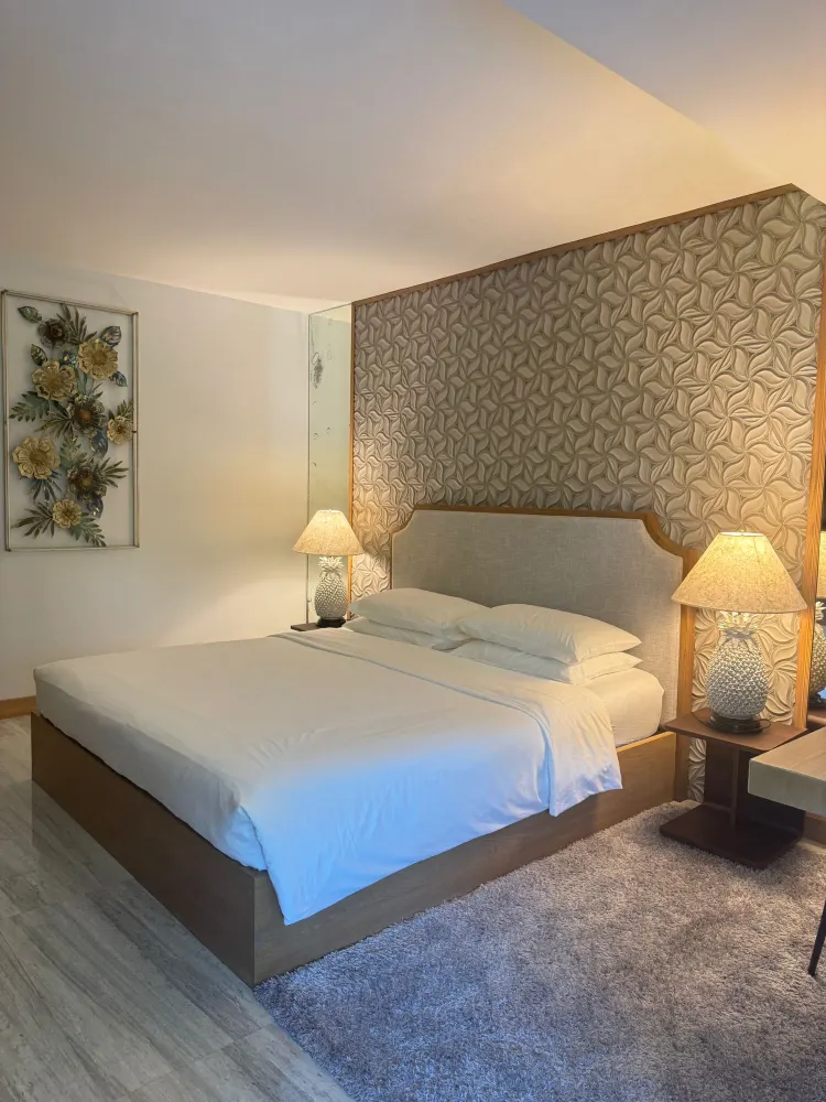 จูเนียร์สวีทพูลวิว