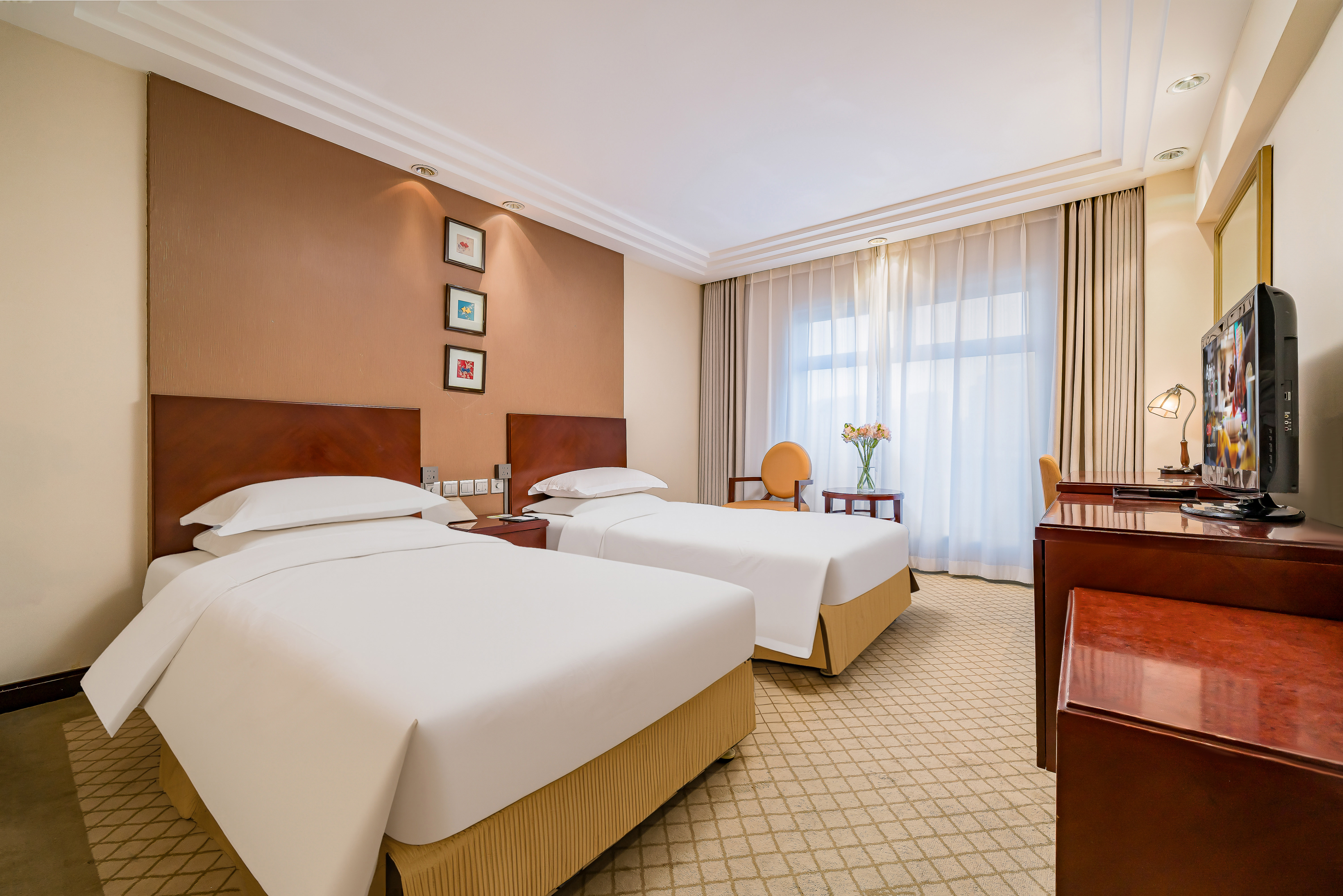 商務豪華房（深睡枕+斯林百蘭床墊）