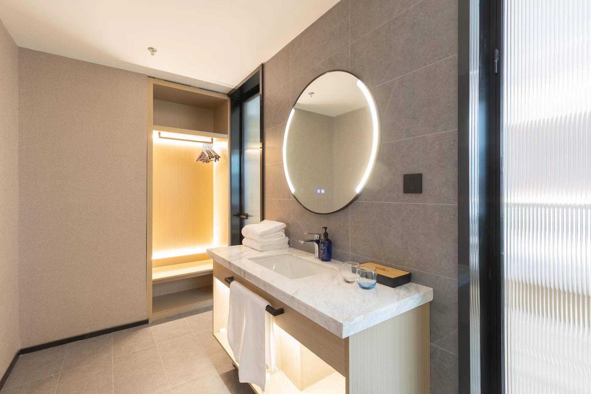 套房（可投屏55寸电视+喜临门床垫+自助洗衣+小冰箱）