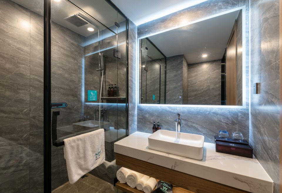 万澳双床房-全屋负氧离子净化+金可儿床垫.影视会员