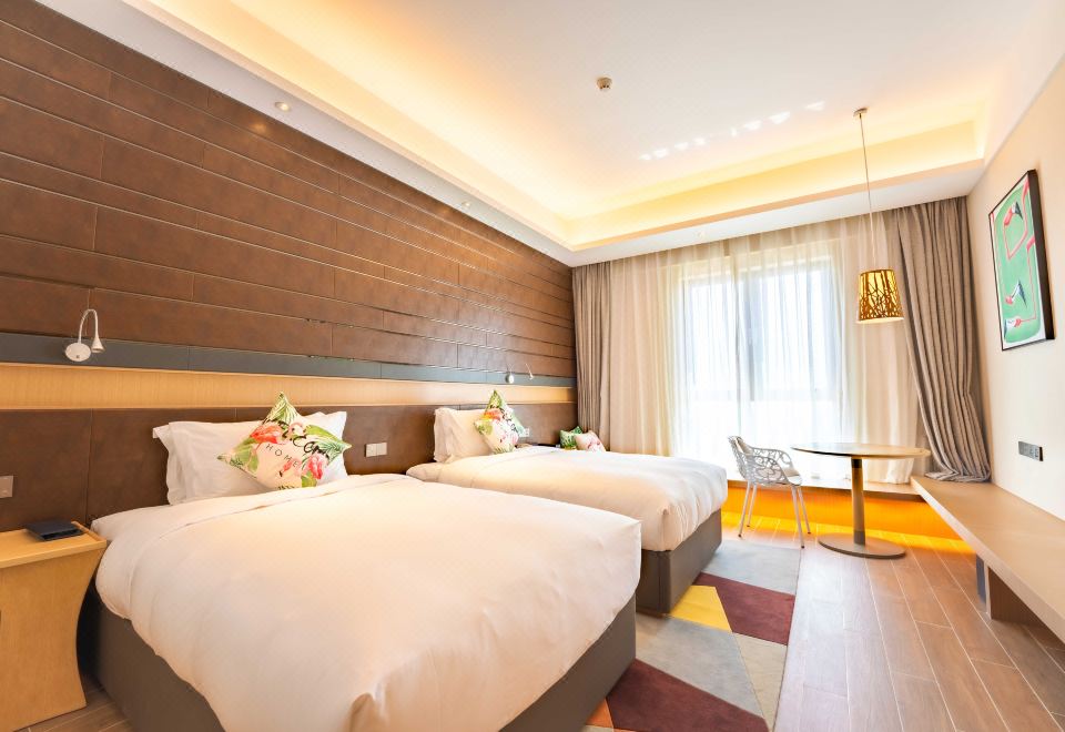 Flamingo Harbour HotelDeluxe Lake View Twin Bed