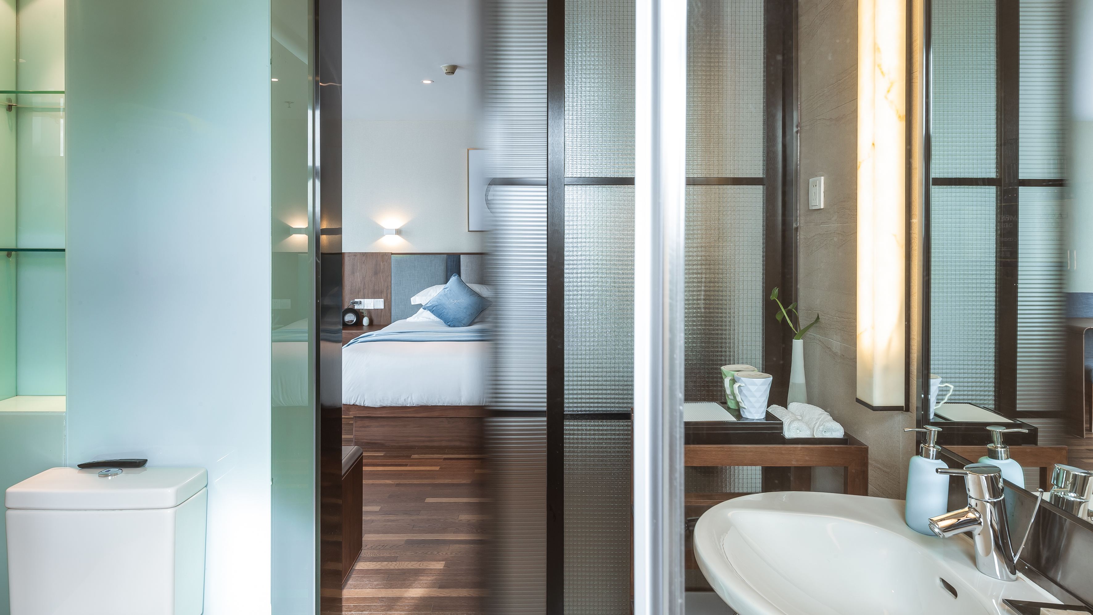 Pagoda Hotel Hangzhou West Lake Wulin行政大床房+十足空间感+移动式书桌+全景玻璃视野