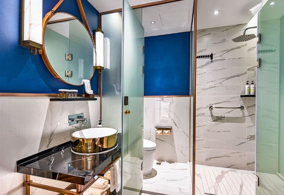 探索大床房（智能客控+小冰箱+密码箱）