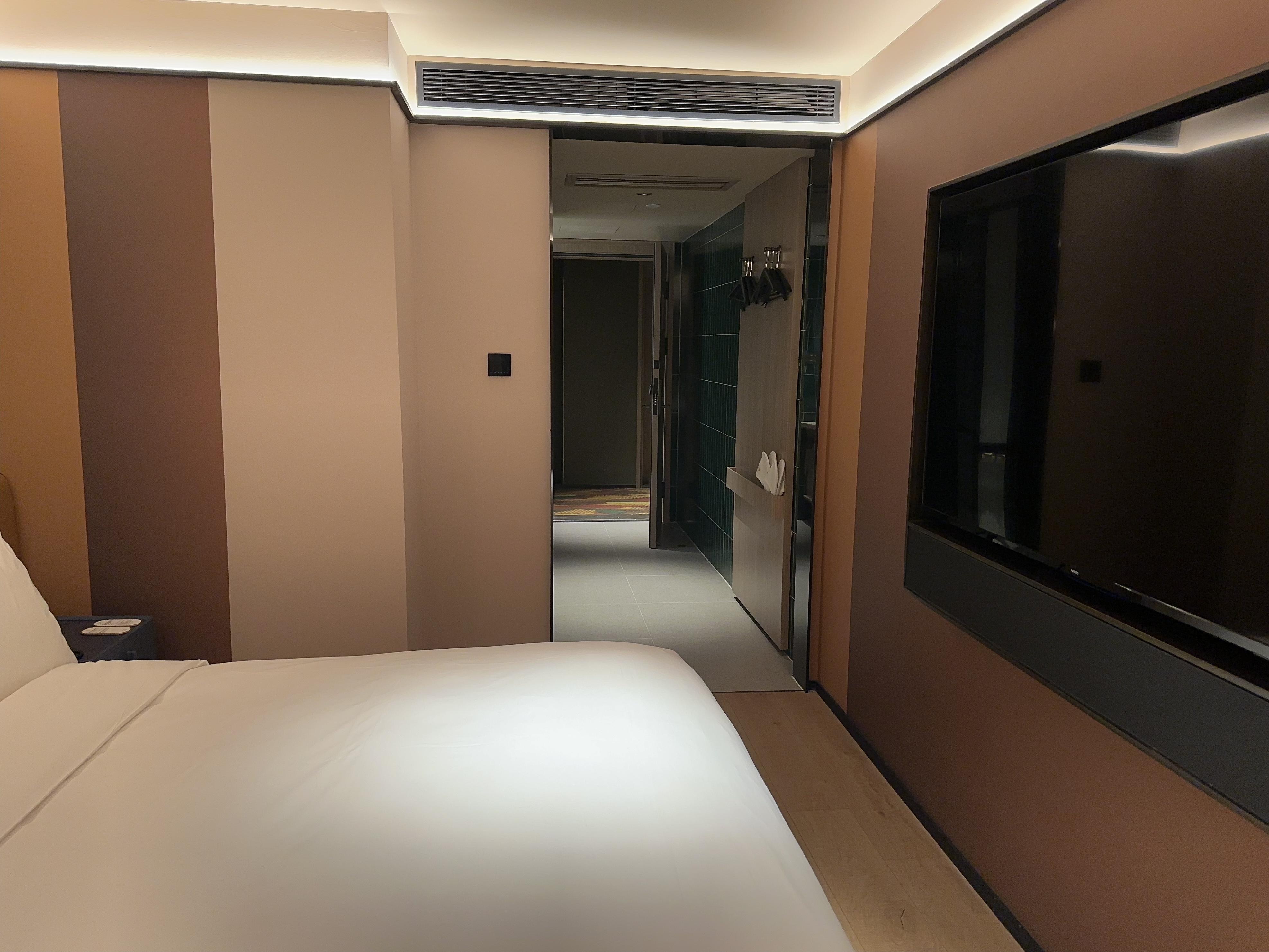 观景大床房（落地窗+65寸投屏电视+冰箱）