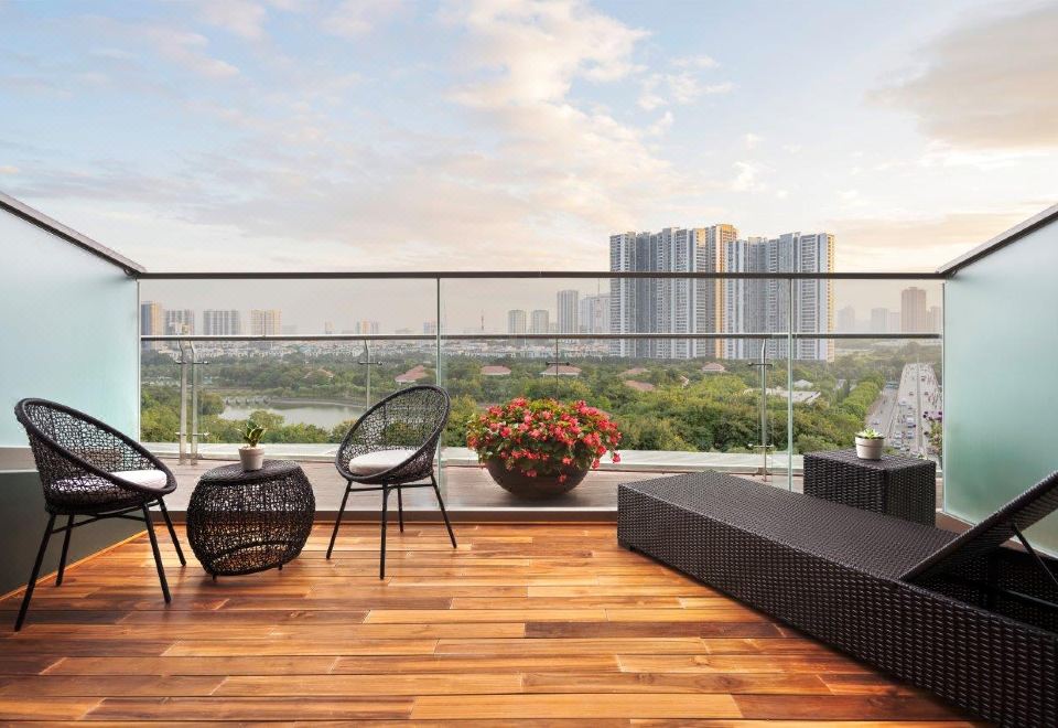 JW Marriott Hotel HanoiExecutive King Lake, Balcony, Executive Lounge Access