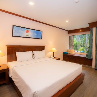 泳池直通大床陽台房 芭曼布麗酒店 （SHA Extra Plus）優惠