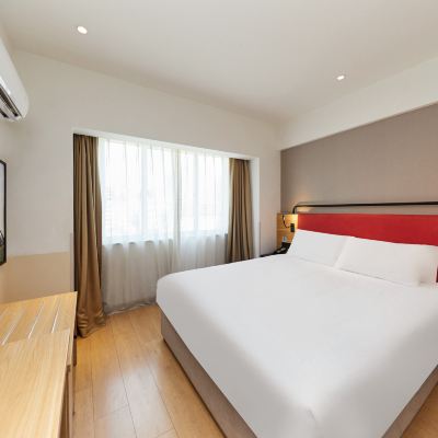 智享特惠大床房~夢百合零壓床墊~DAMANA洗護~全景外窗 康鉑飯店（南京新街口中心店）優惠