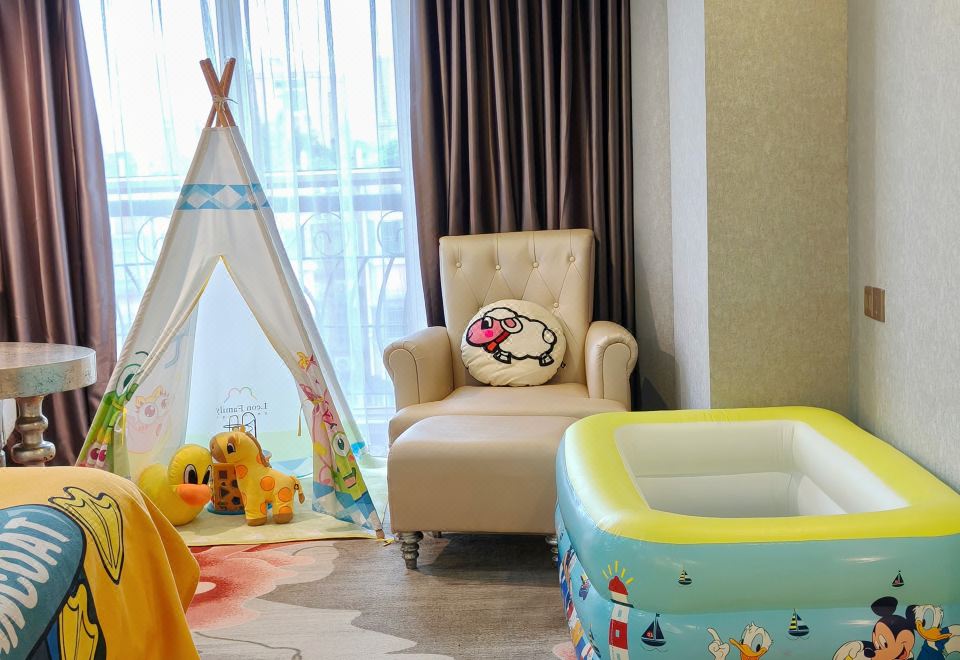 Clayton Hotel Guangzhou1-bedroom And 1-living Room Suite