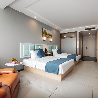 菩提樹下·月影180°江景家庭房（星光夜景+瀾滄江景） 納魯滙瑞飯店（西雙版納告莊星光夜市店）優惠