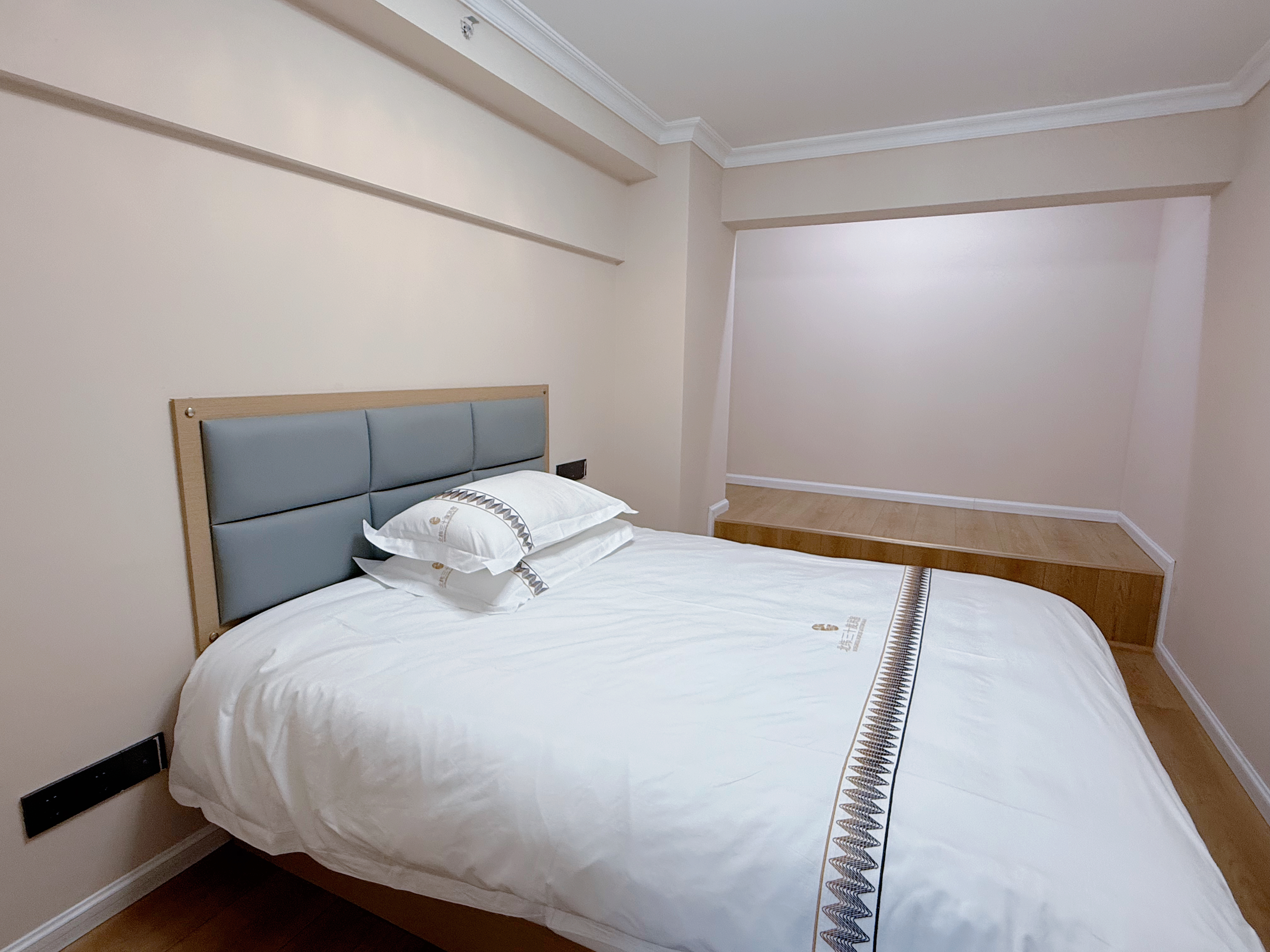 LOFT独立两居室∣客厅∣麻将∣厨房∣客厅∣两张独立住大床