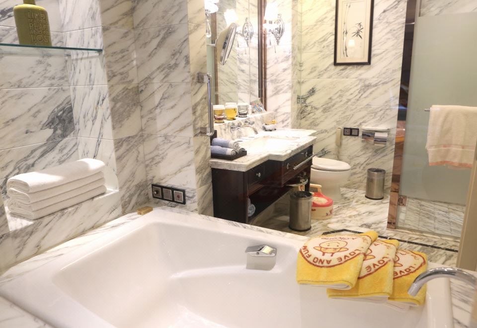 SeaView Garden Hotel QingdaoFamily Room (Pitched Roof)